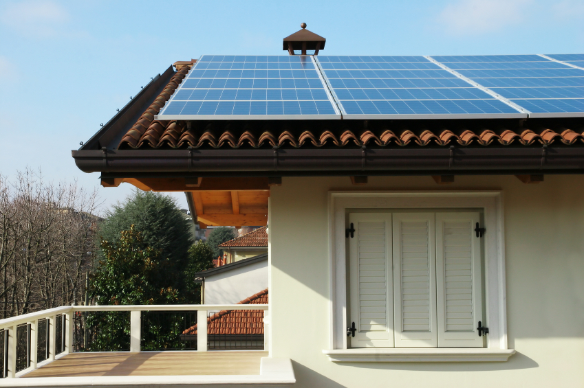 Pannelli fotovoltaici su tetto villa