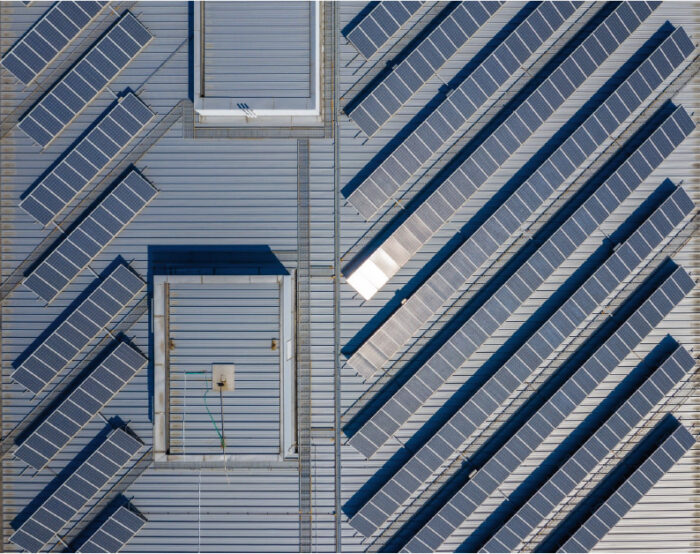 Impianto fotovoltaico aziendale su tetto piano